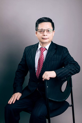 黄新雄律师_MG_6221.webp